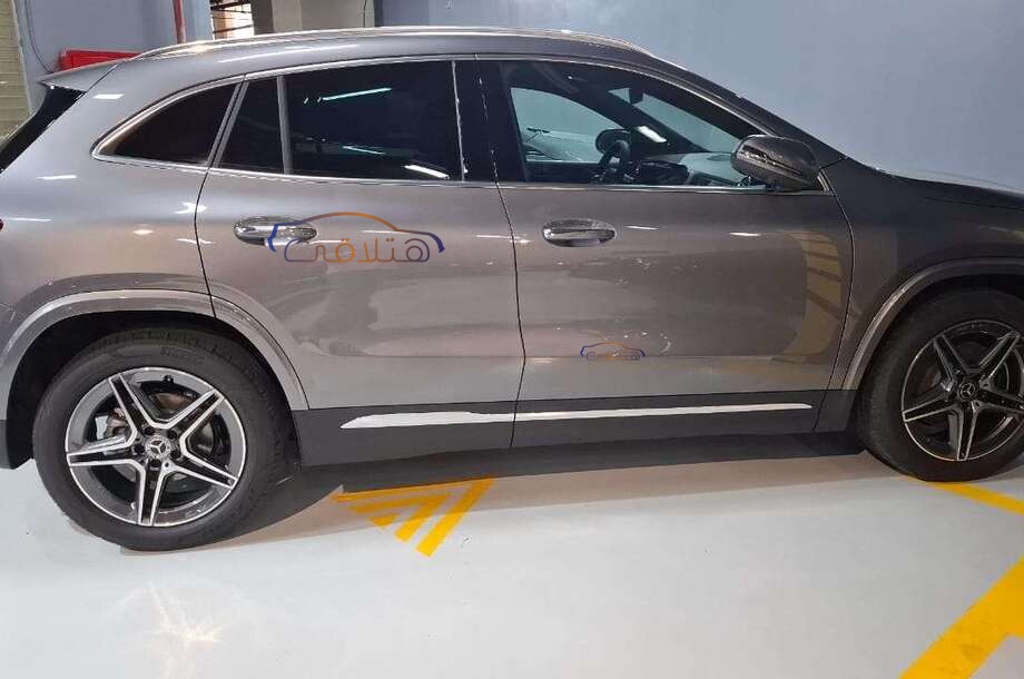 GLA 200 Mercedes Gray