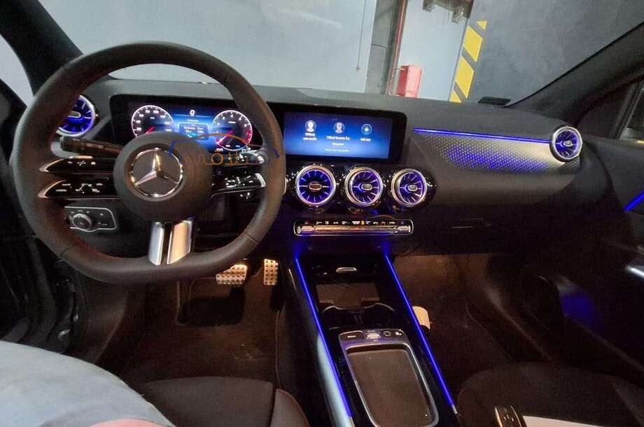 GLA 200 Mercedes Gray