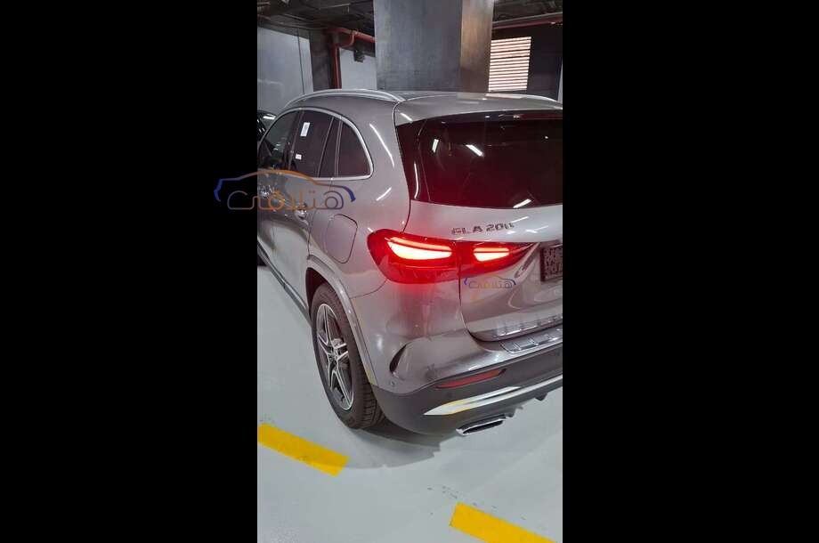 GLA 200 Mercedes Gray