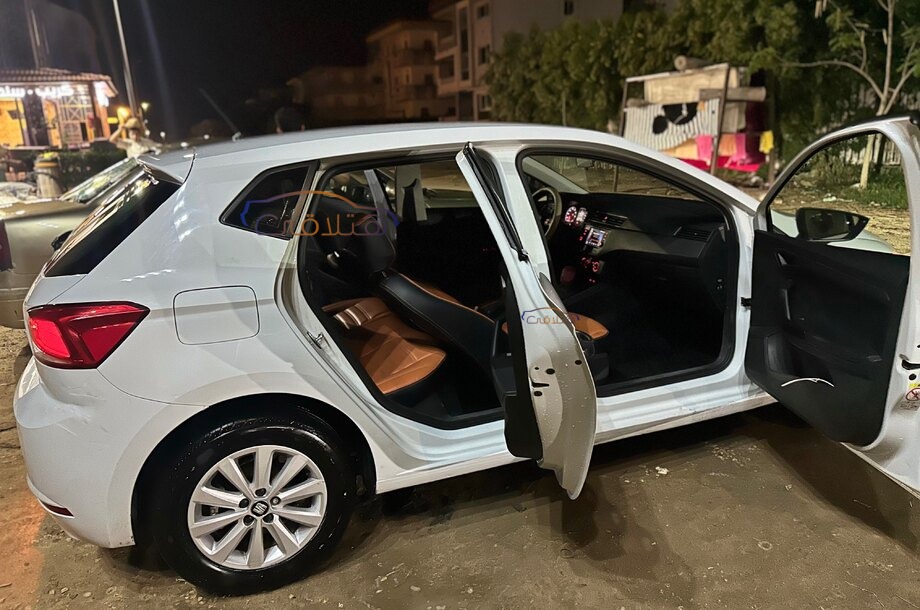Ibiza Seat أبيض
