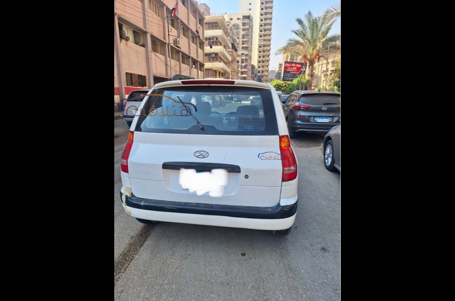 Matrix Hyundai أبيض