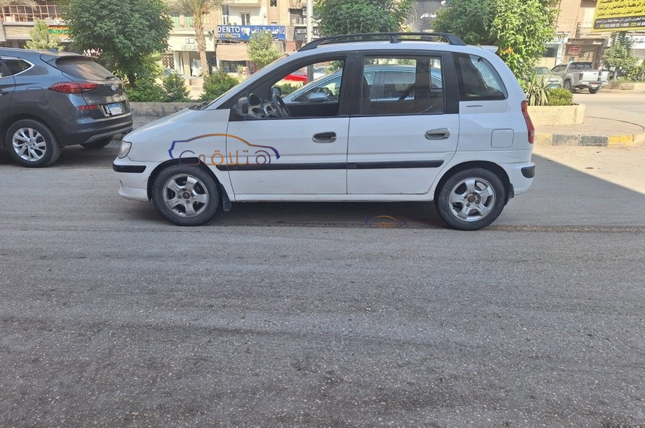 Matrix Hyundai أبيض