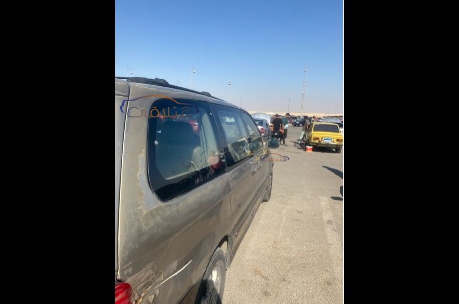 Carnival Kia برونزي