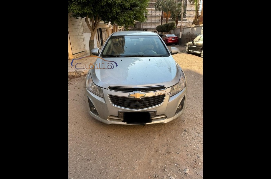 Cruze Chevrolet فضي