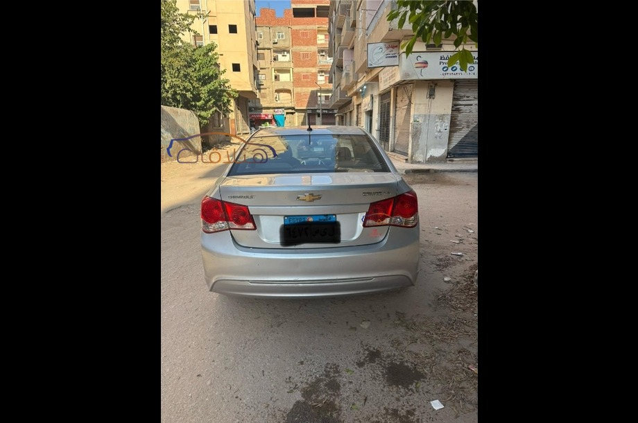 Cruze Chevrolet فضي