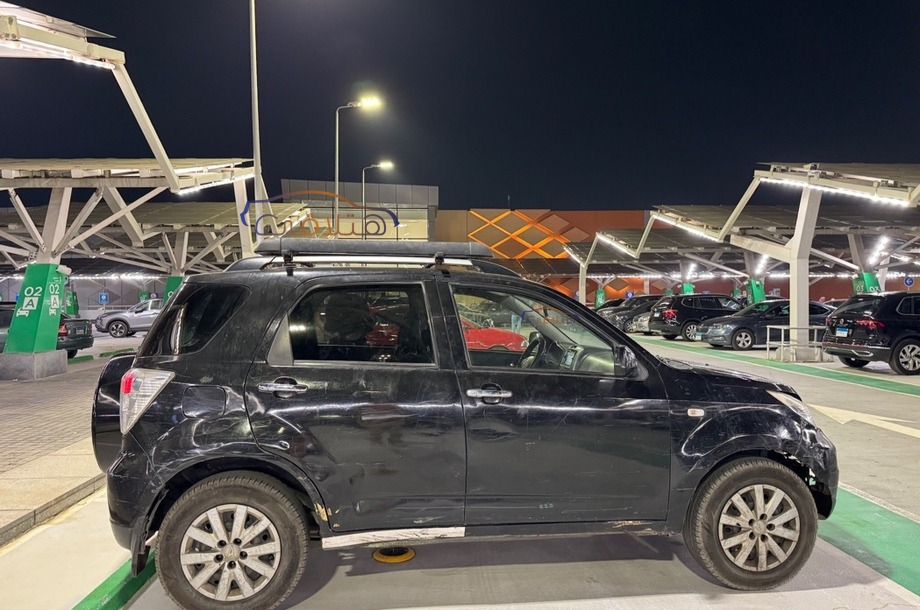 Terios Daihatsu أسود