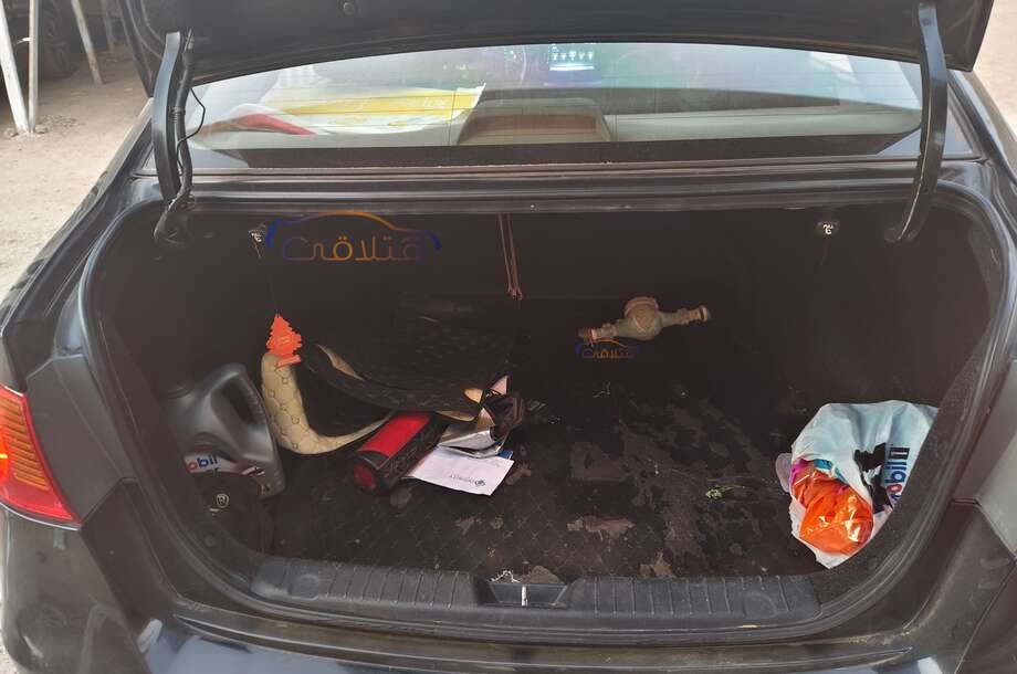 Avante Hyundai أسود