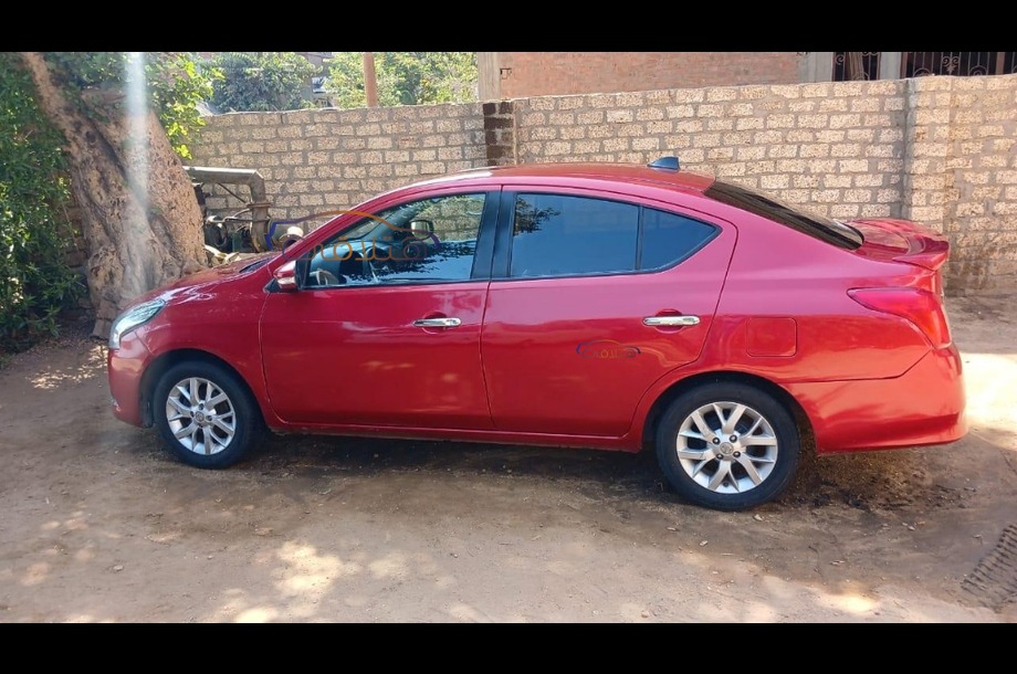 Sunny Nissan احمر