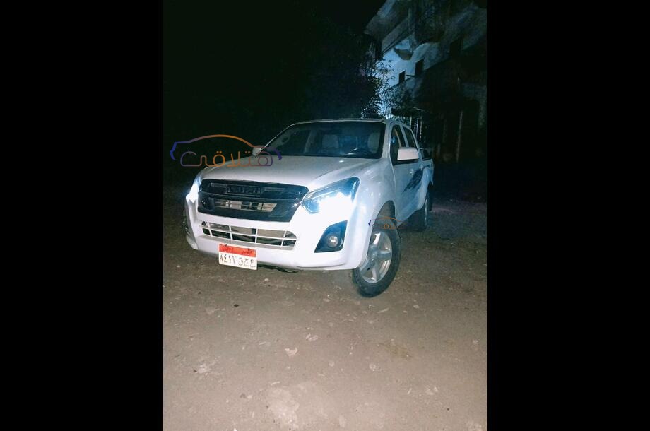 D max Isuzu أبيض
