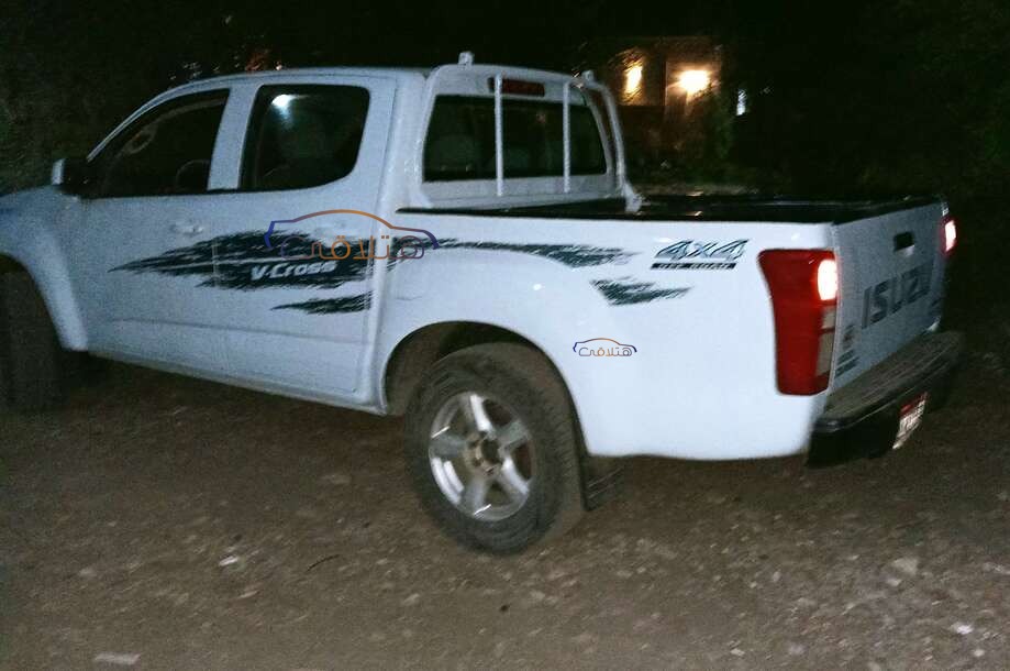 D max Isuzu أبيض