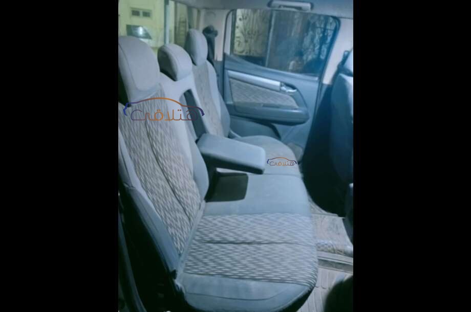 D max Isuzu أبيض