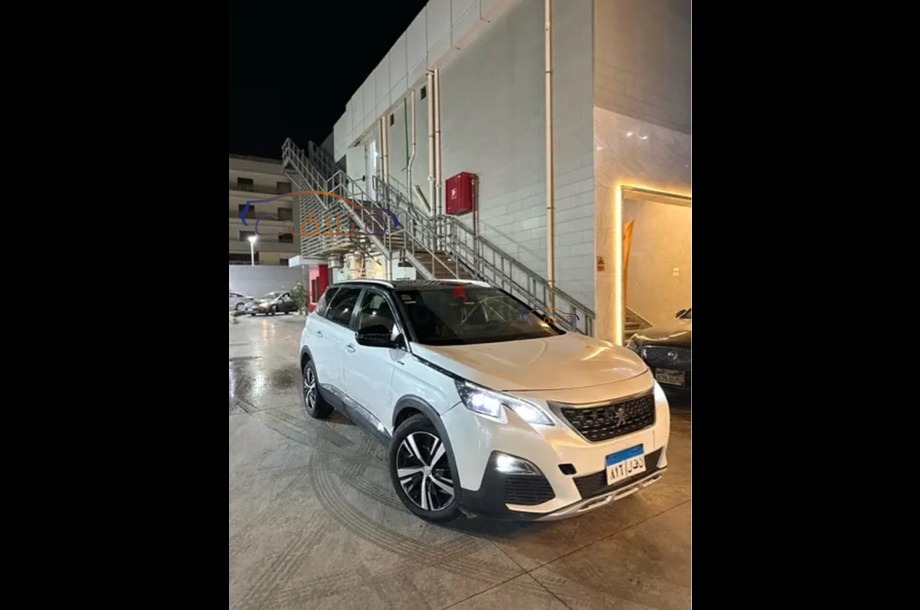 5008 Peugeot أبيض