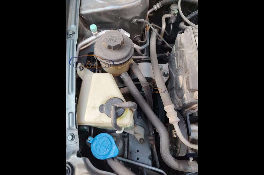 Verna Hyundai فضي