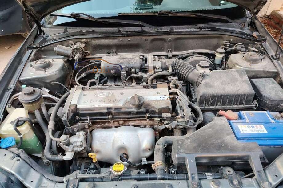 Verna Hyundai فضي