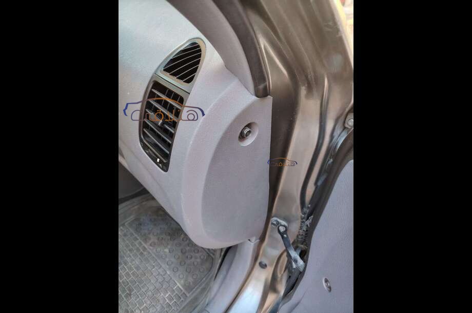 Verna Hyundai فضي