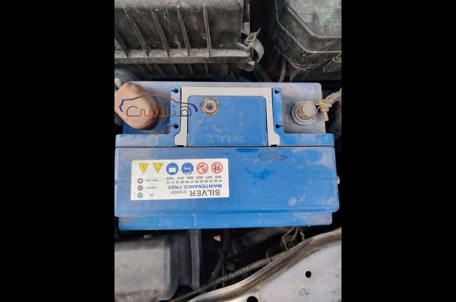 Verna Hyundai فضي