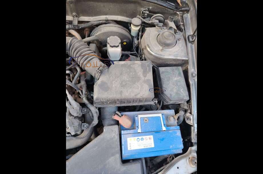 Verna Hyundai فضي