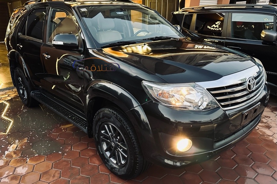 Fortuner Toyota أسود