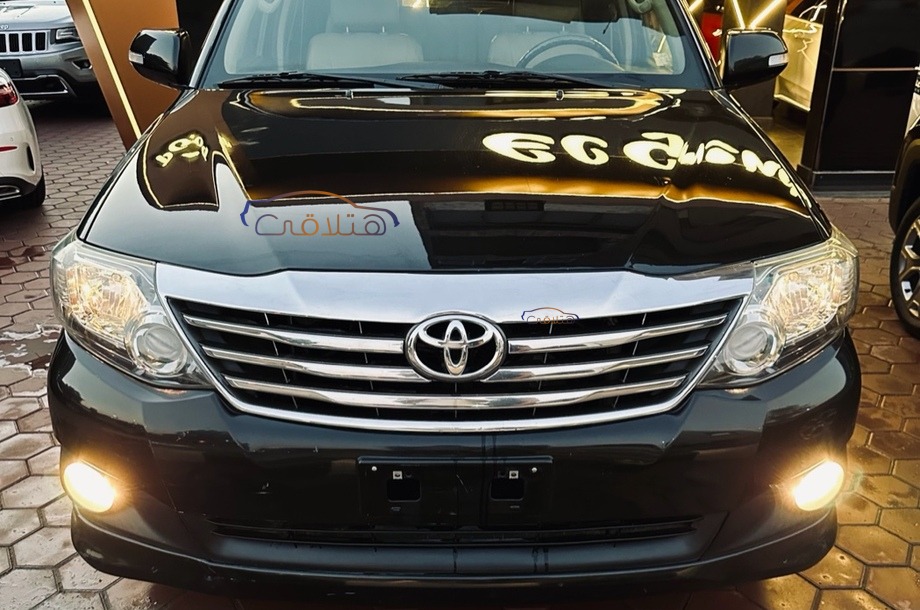 Fortuner Toyota أسود