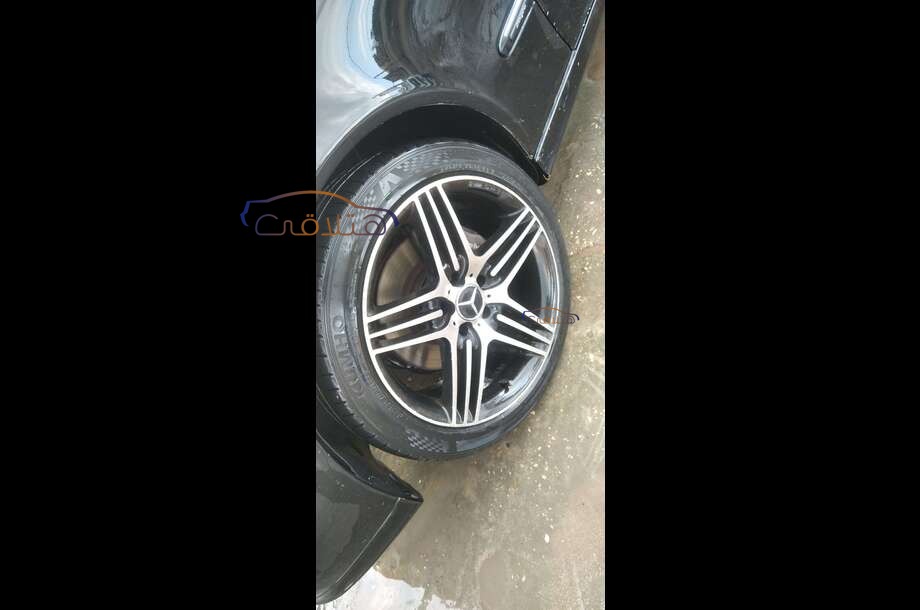 E 320 Mercedes أسود