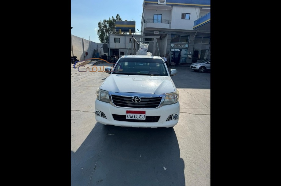 Hilux Toyota أبيض
