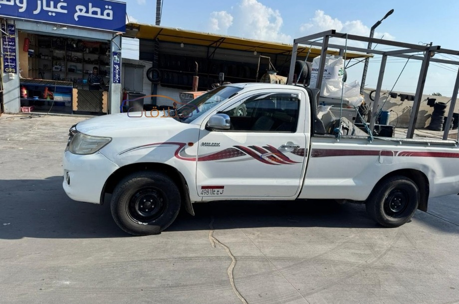 Hilux Toyota أبيض