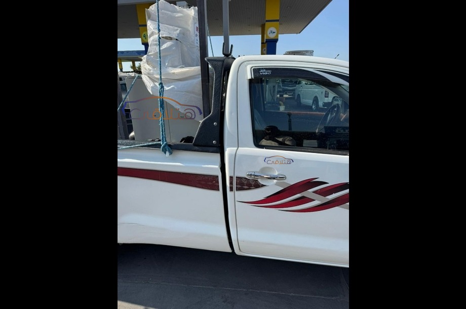 Hilux Toyota أبيض