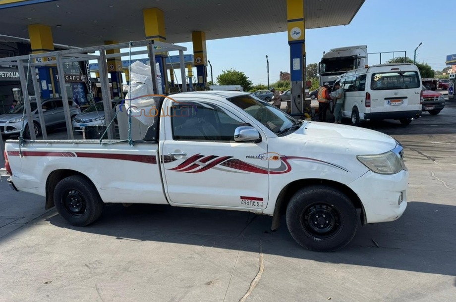 Hilux Toyota أبيض
