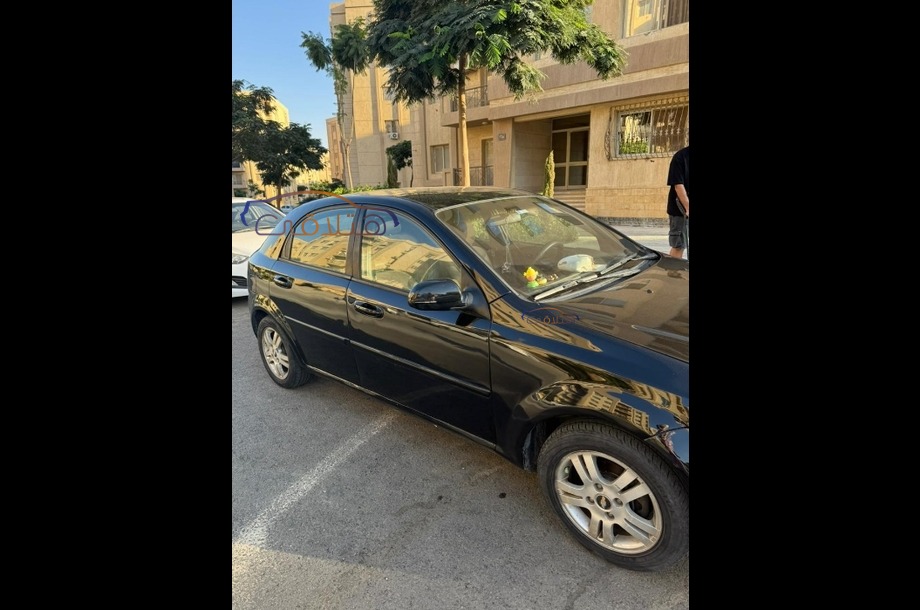Optra Chevrolet أسود