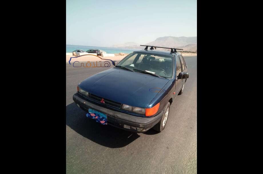 Lancer Mitsubishi أزرق