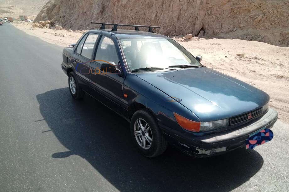 Lancer Mitsubishi أزرق