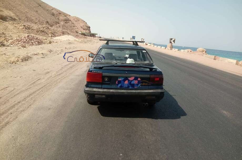 Lancer Mitsubishi أزرق