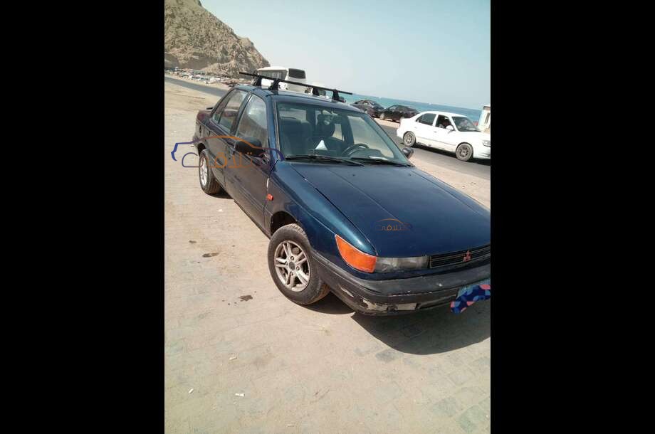 Lancer Mitsubishi أزرق