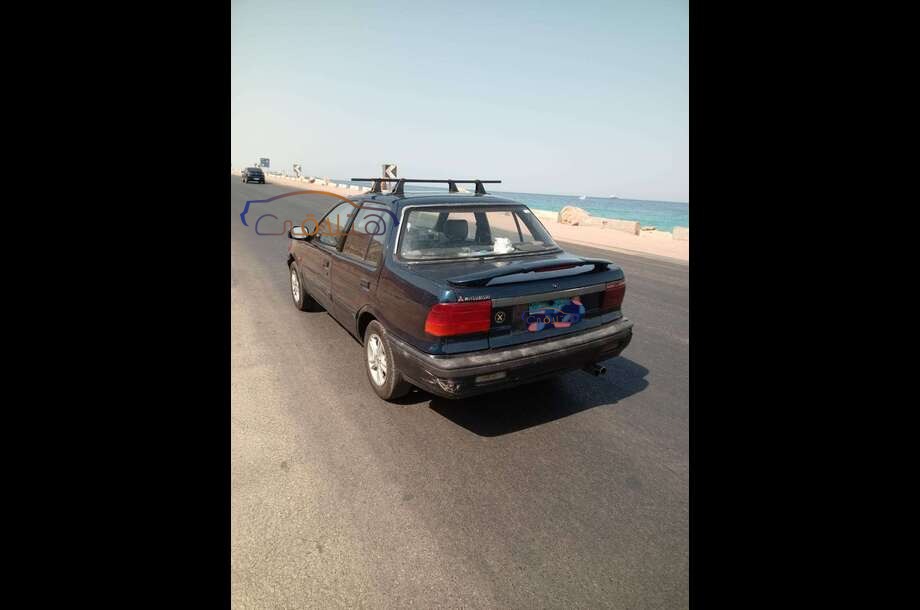 Lancer Mitsubishi أزرق