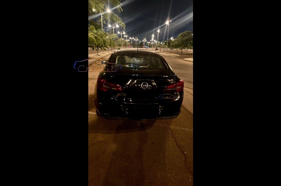 Astra Opel أسود