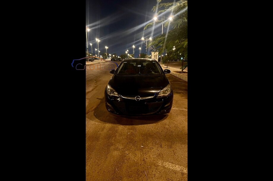Astra Opel أسود