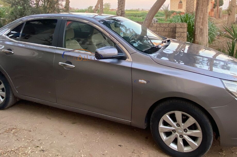 Optra Chevrolet رمادي