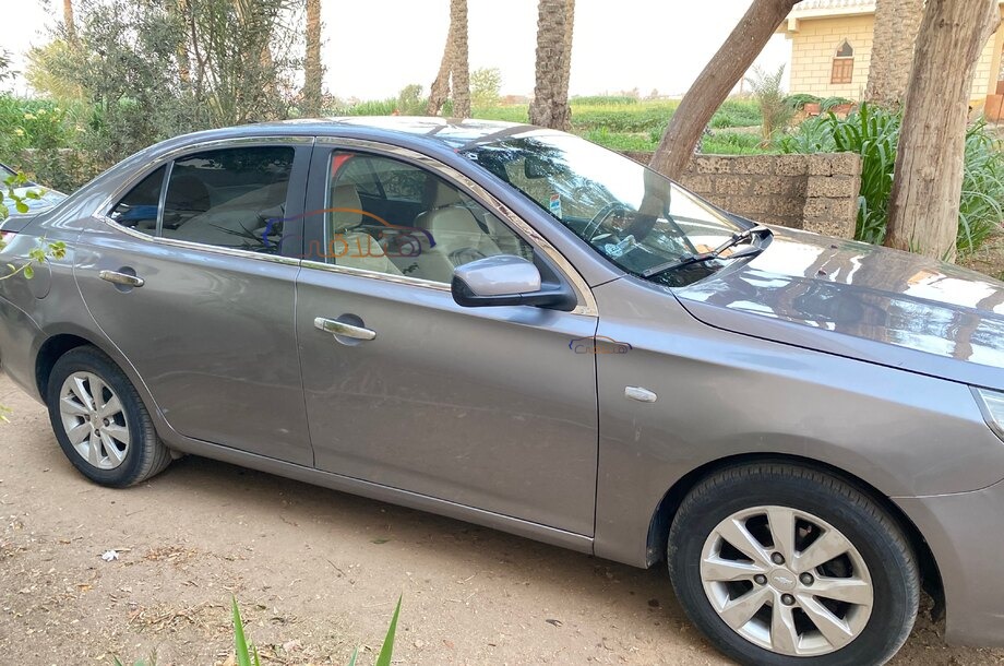 Optra Chevrolet رمادي