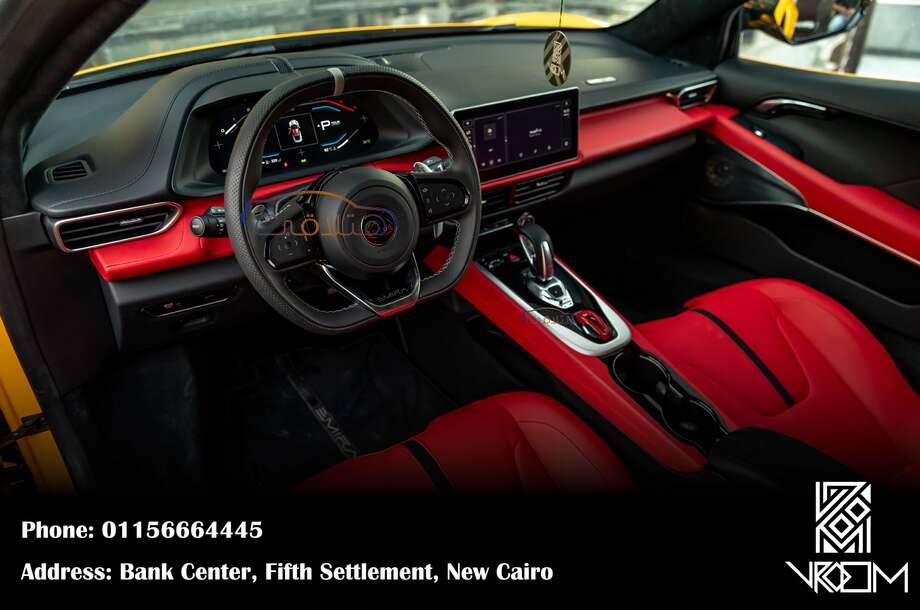 Emira Lotus ذهبي