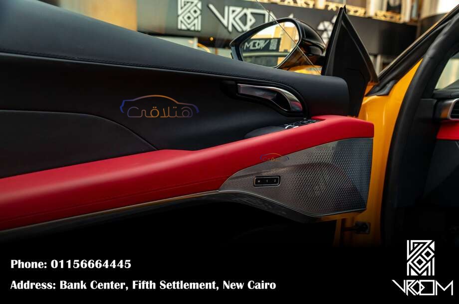 Emira Lotus ذهبي