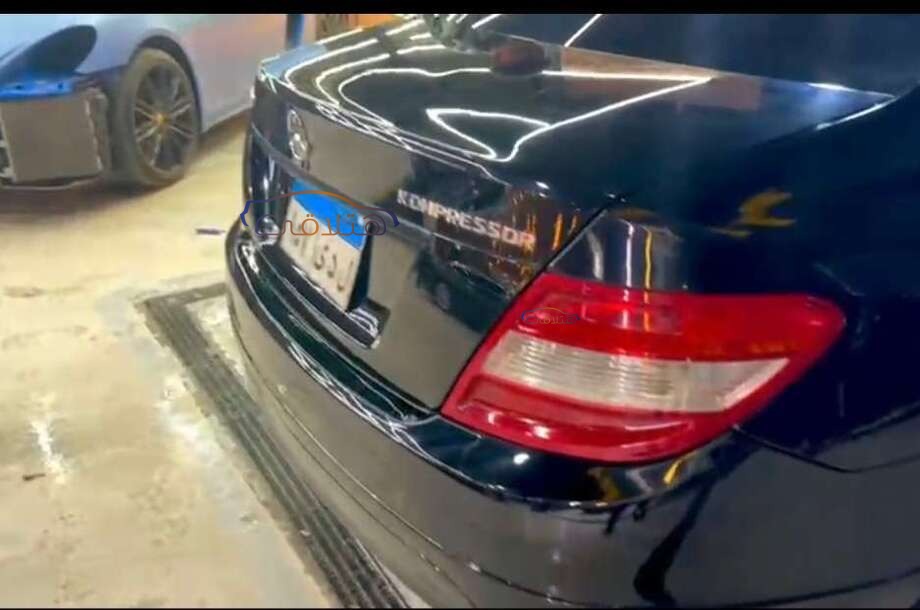 C 180 Mercedes أسود