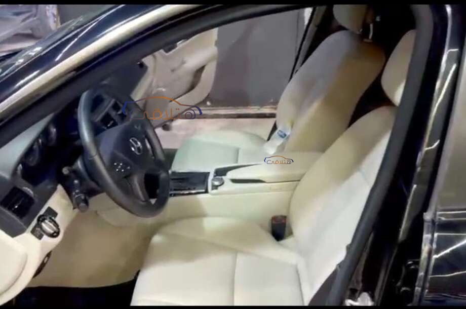 C 180 Mercedes أسود