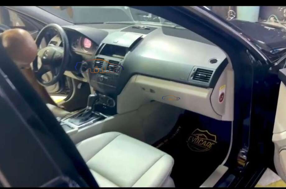 C 180 Mercedes أسود