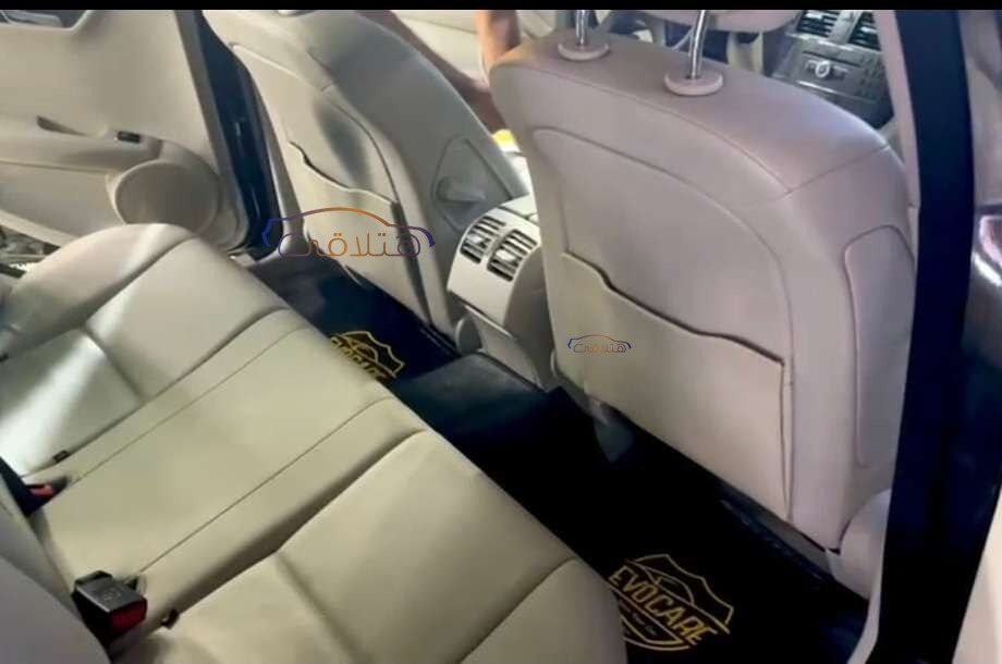 C 180 Mercedes أسود