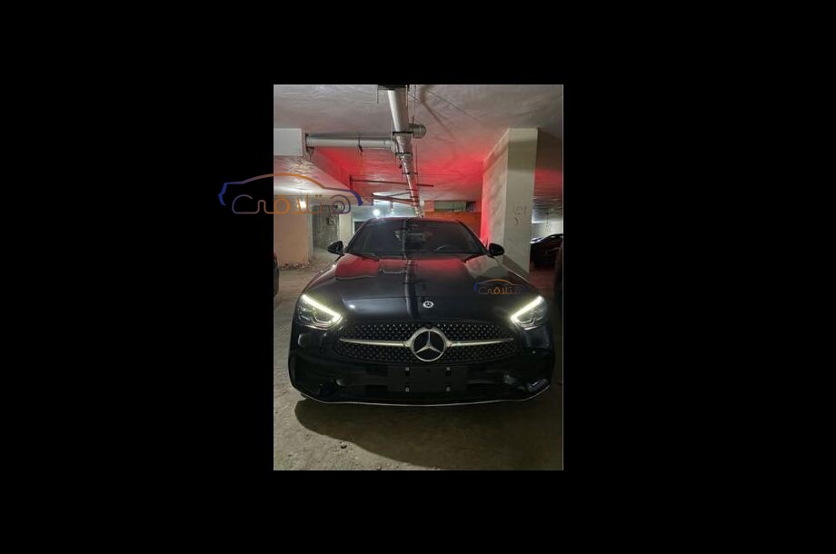 C 180 Mercedes أسود