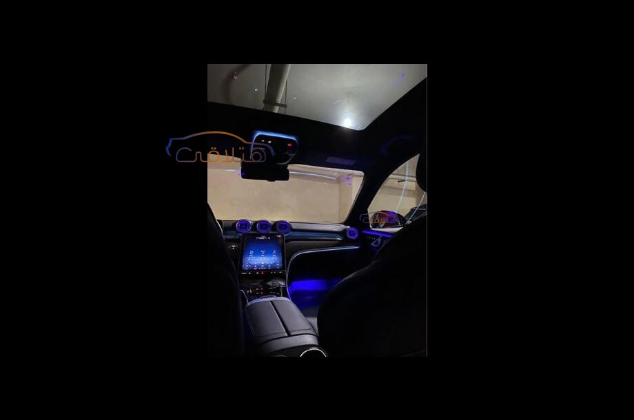 C 180 Mercedes أسود