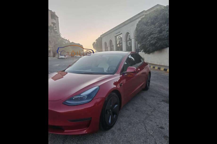 Model 3 Tesla احمر