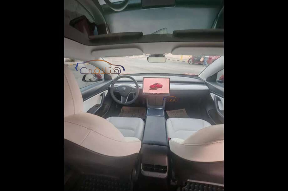 Model 3 Tesla احمر