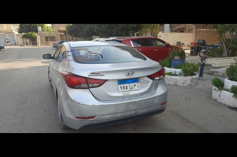Elantra MD Hyundai فضي