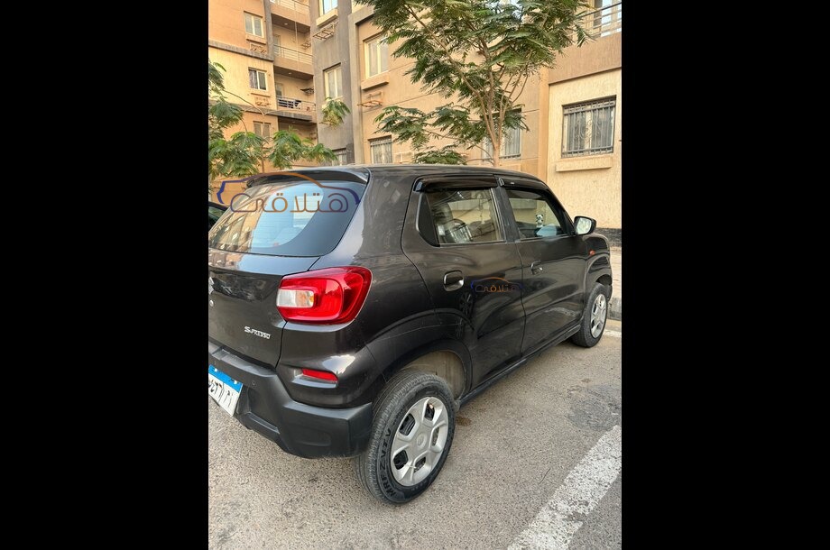 S Presso Suzuki أسود